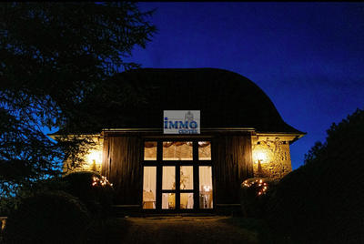 Maison - 1 100 m² - 60 pièces