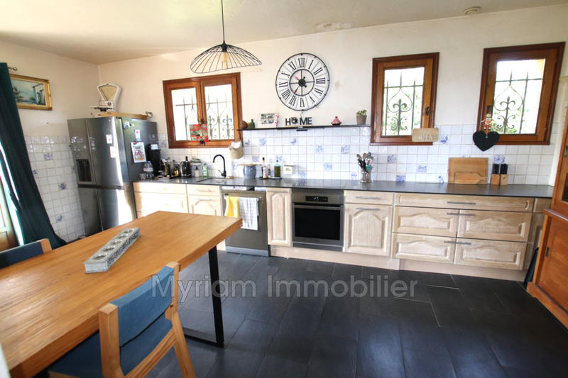 Maison - 265 m² - 8 pièces