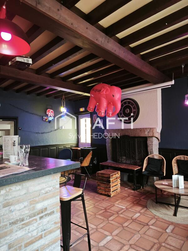 Local commercial - 136 m² - 4 pièces