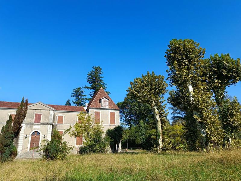 Demeure - 1 980 m² - 50 pièces