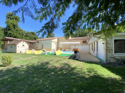 Maison - 208 m² - 6 pièces