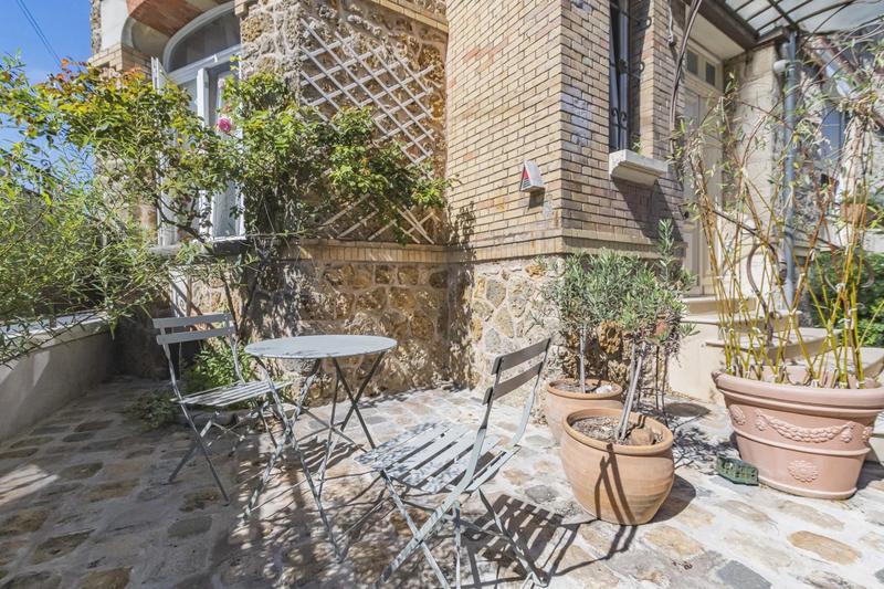 Maison - 216 m² - 8 pièces