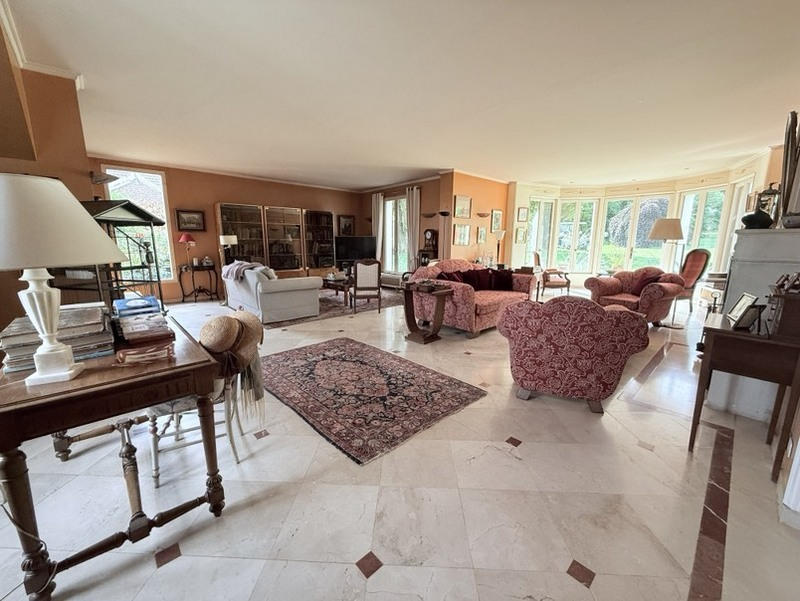 Maison - 276 m² - 9 pièces