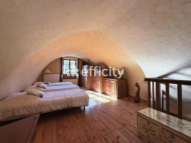 Maison - 275 m² - 9 pièces