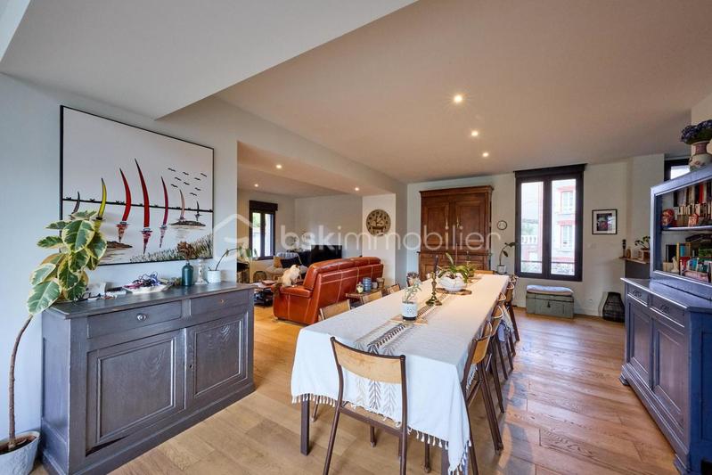 Maison de maîtres - 260 m² - 9 pièces