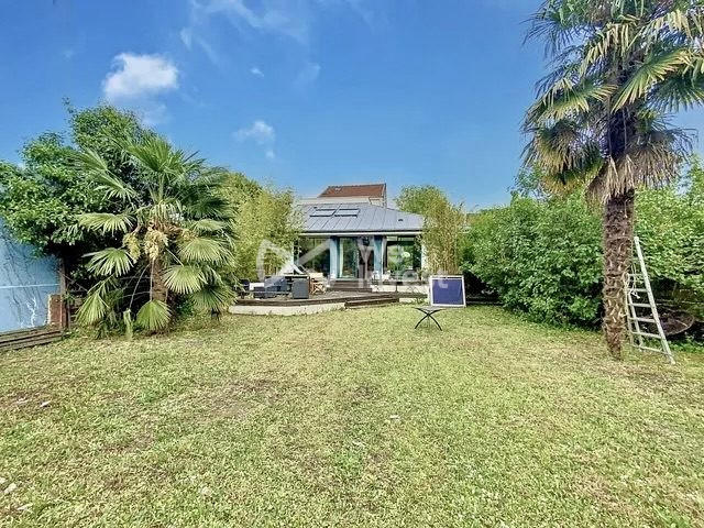 Maison - 247 m² - 11 pièces