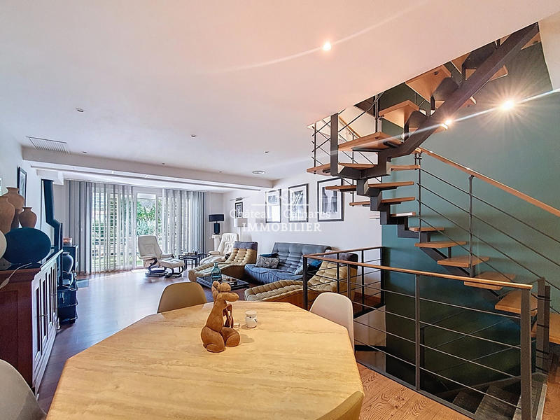 Maison ancienne - 250 m² - 9 pièces