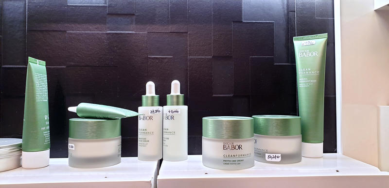 Ana &amp; Delphi Beaute