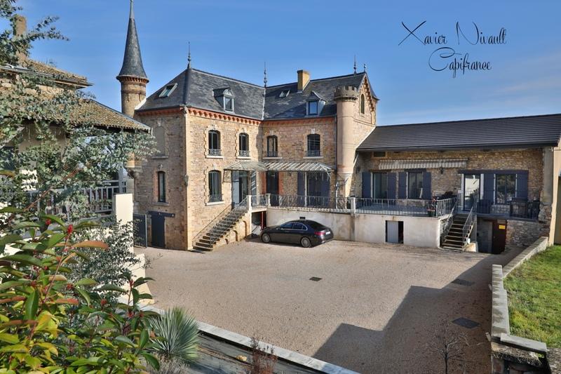 Maison - 394 m² - 9 pièces