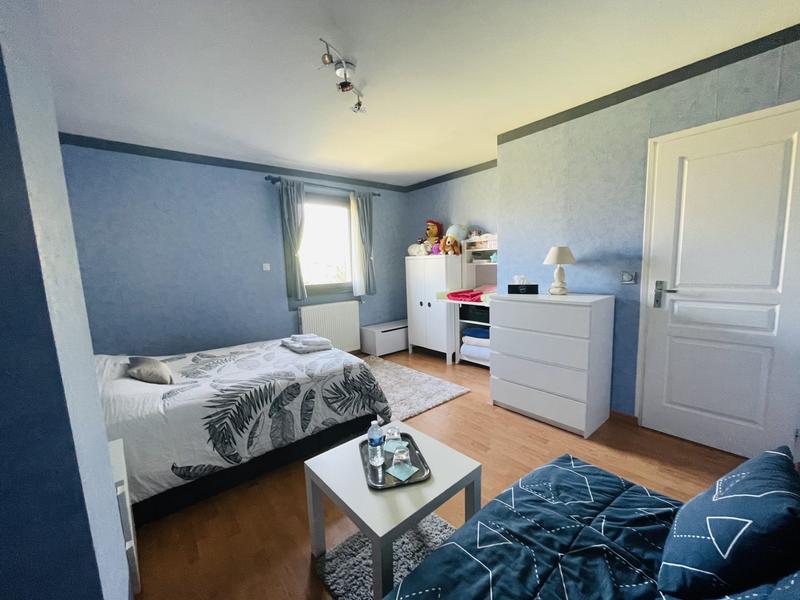 Pavillon - 256 m² - 8 pièces