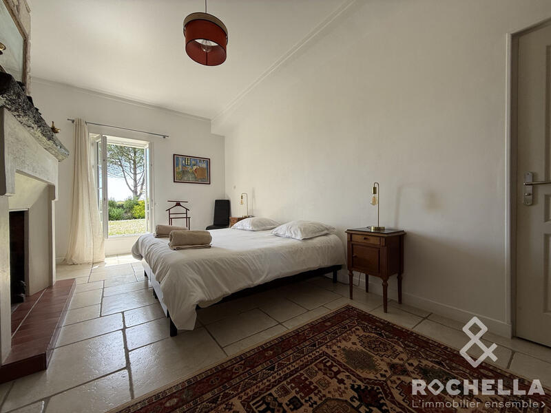 Maison ancienne - 305 m² - 11 pièces