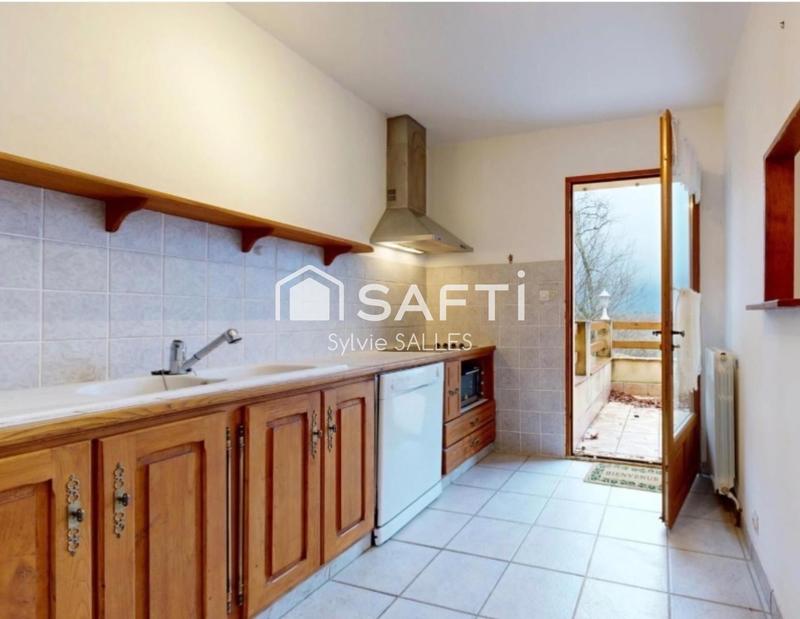 Maison - 233 m² - 7 pièces