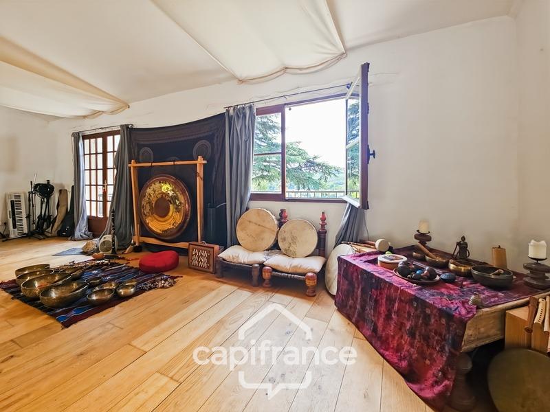 Propriété - 474 m² - 14 pièces