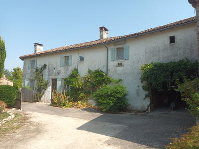 Maison - 220 m² - 8 pièces