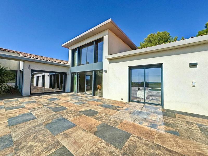 Maison - 300 m² - 8 pièces