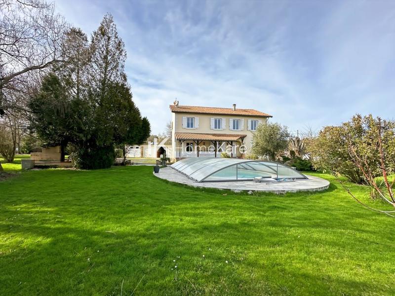 Maison - 202 m² - 5 pièces