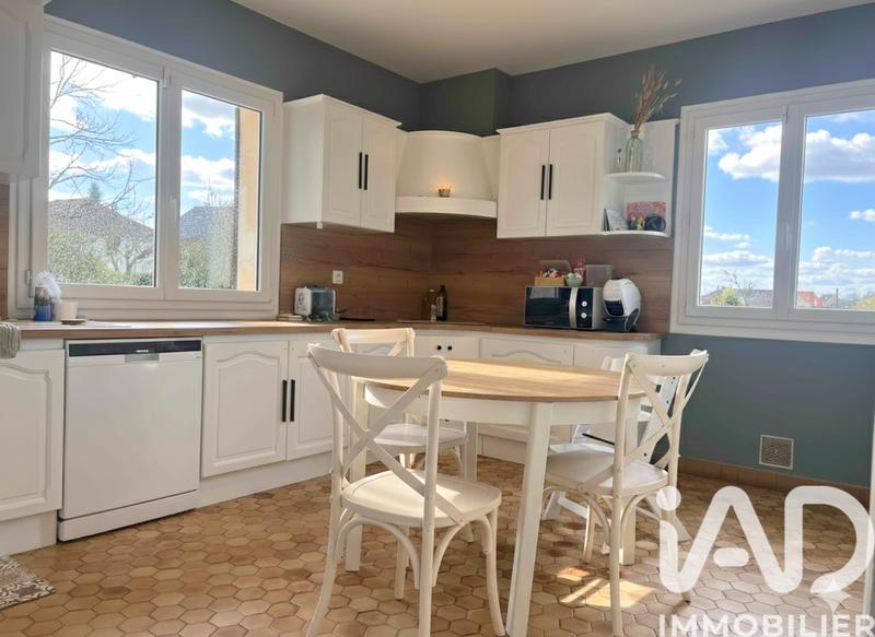 Maison - 250 m² - 7 pièces