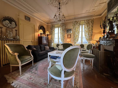 Maison - 250 m² - 8 pièces