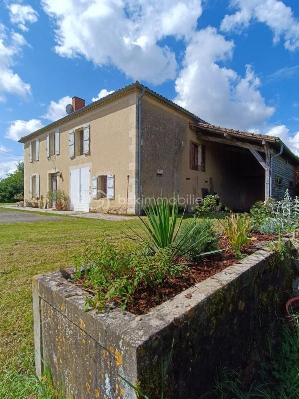 Maison - 292 m² - 9 pièces