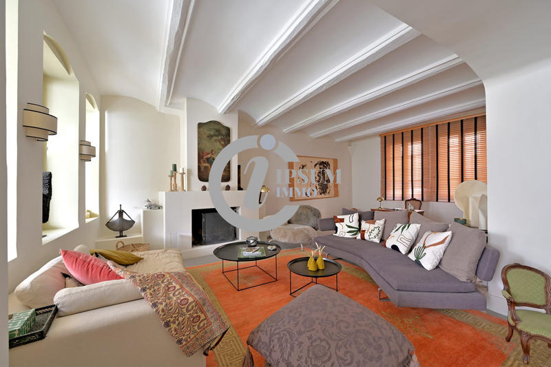 Maison - 303 m² - 6 pièces