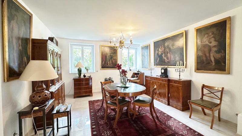 Appartement bourgeois - 184 m² - 4 pièces