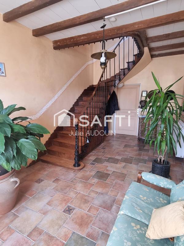 Maison - 250 m² - 8 pièces