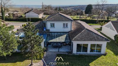 Maison - 260 m² - 5 pièces