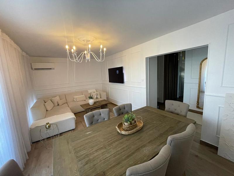 Appartement - 80 m² - 5 pièces