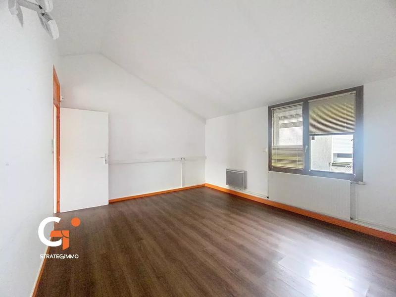 Local commercial - 238 m² - 9 pièces