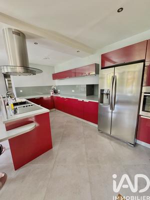 Maison - 240 m² - 8 pièces