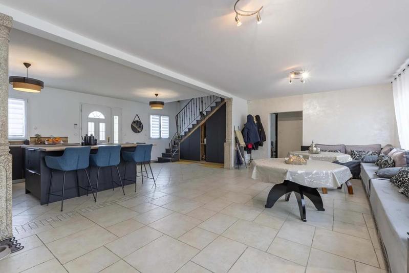 Maison - 174 m² - 8 pièces