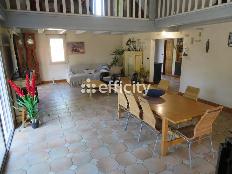 Maison - 212 m² - 7 pièces