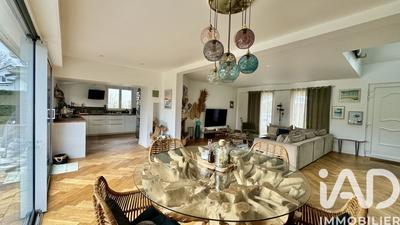 Maison - 140 m² - 6 pièces