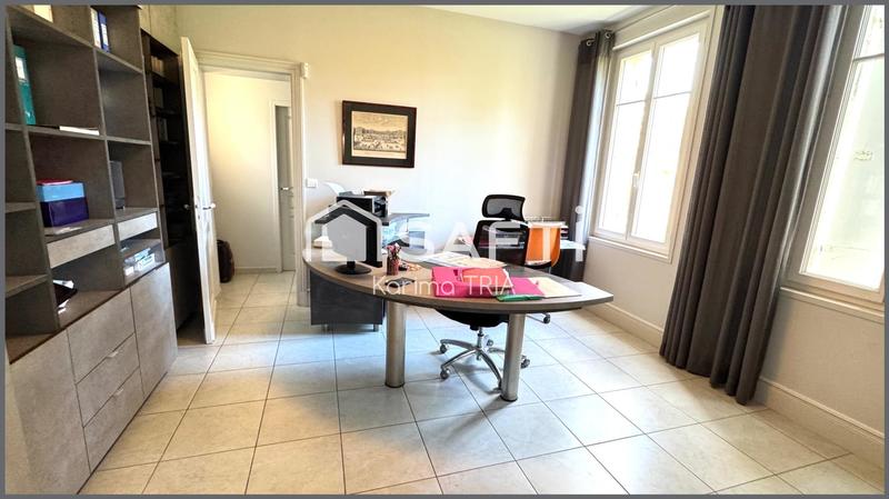 Maison - 236 m² - 7 pièces