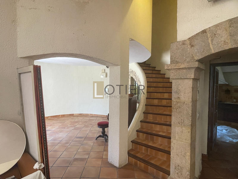 Maison - 220 m² - 7 pièces