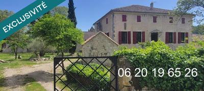 Maison - 385 m² - 13 pièces