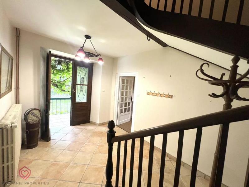 Propriété - 294 m² - 9 pièces