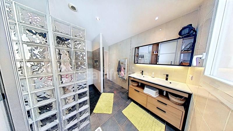 Maison - 161 m² - 8 pièces