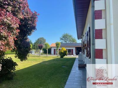 Propriété - 174 m² - 9 pièces