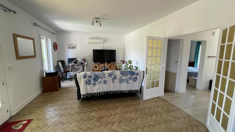 Maison traditionnelle - 235 m² - 11 pièces