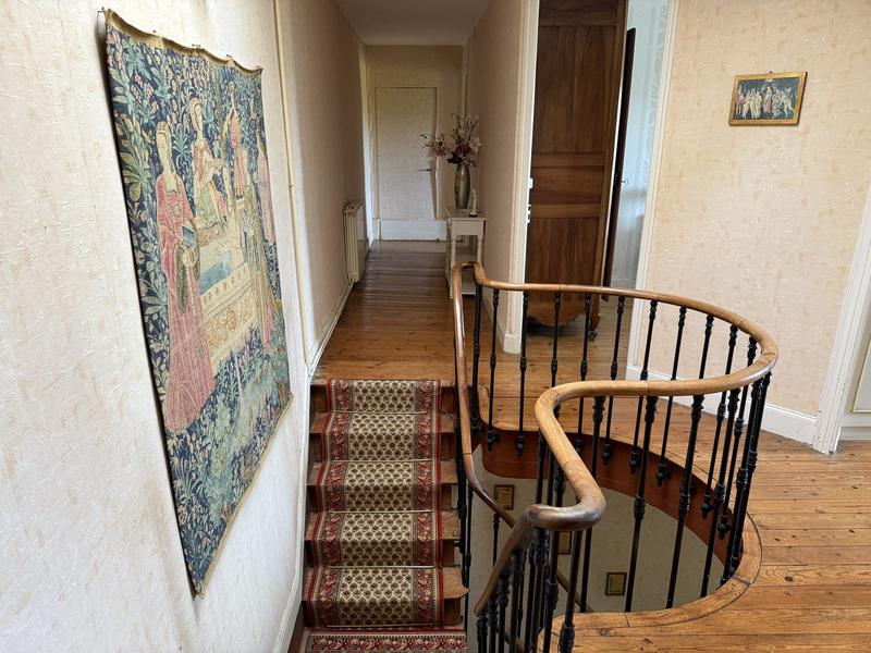 Maison - 338 m² - 11 pièces