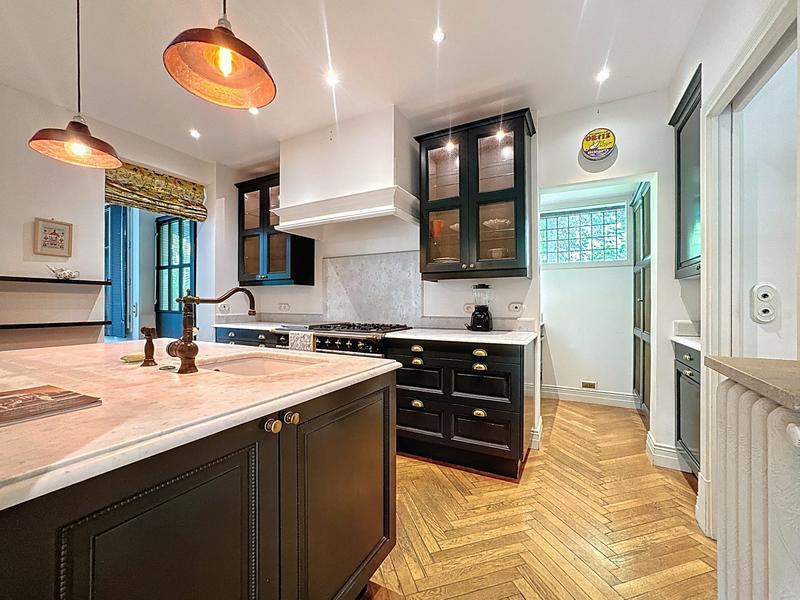 Villa - 230 m² - 6 pièces