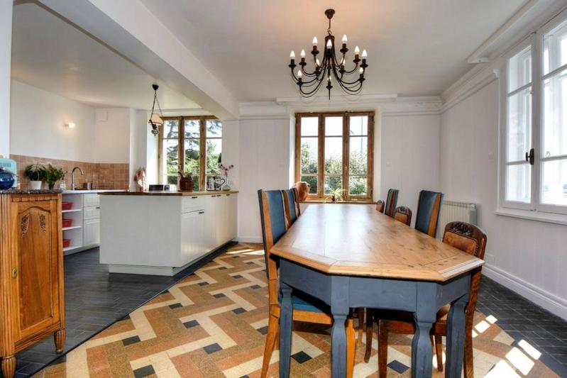 Maison - 216 m² - 8 pièces