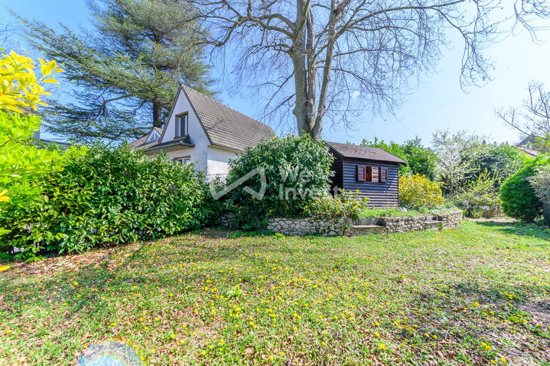 Maison - 180 m² - 8 pièces