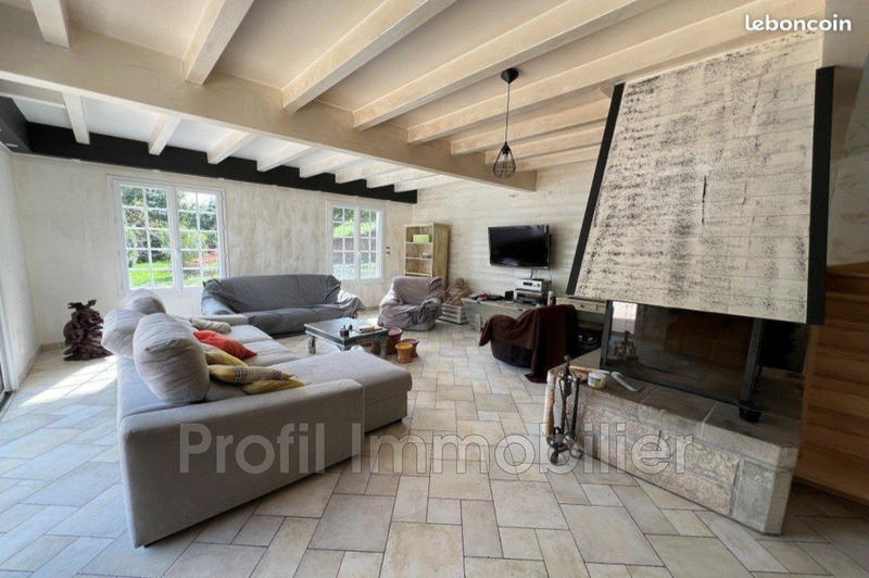 Maison - 235 m² - 8 pièces