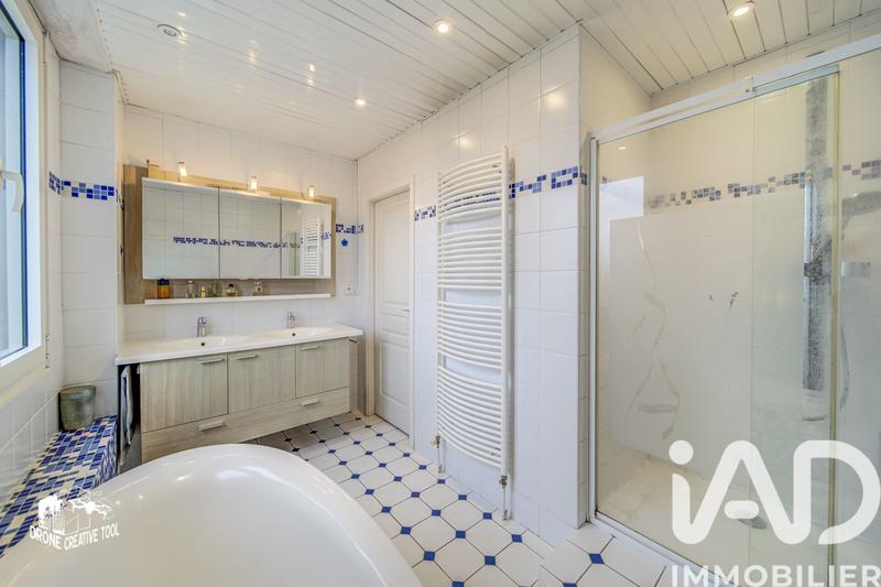 Maison - 212 m² - 10 pièces