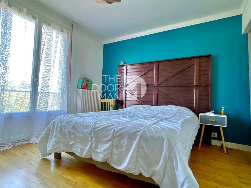 Maison - 210 m² - 10 pièces