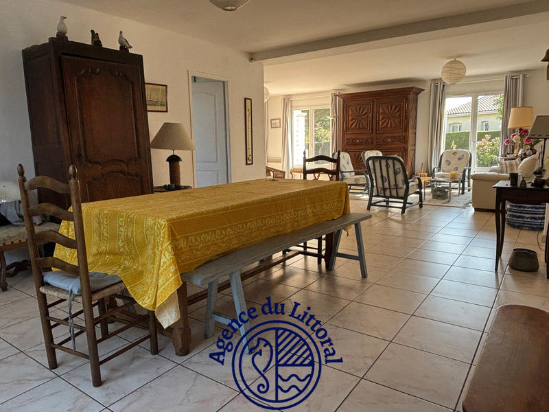 Maison - 220 m² - 8 pièces