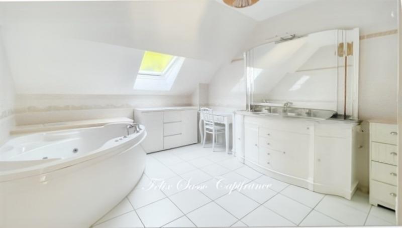 Maison - 220 m² - 6 pièces