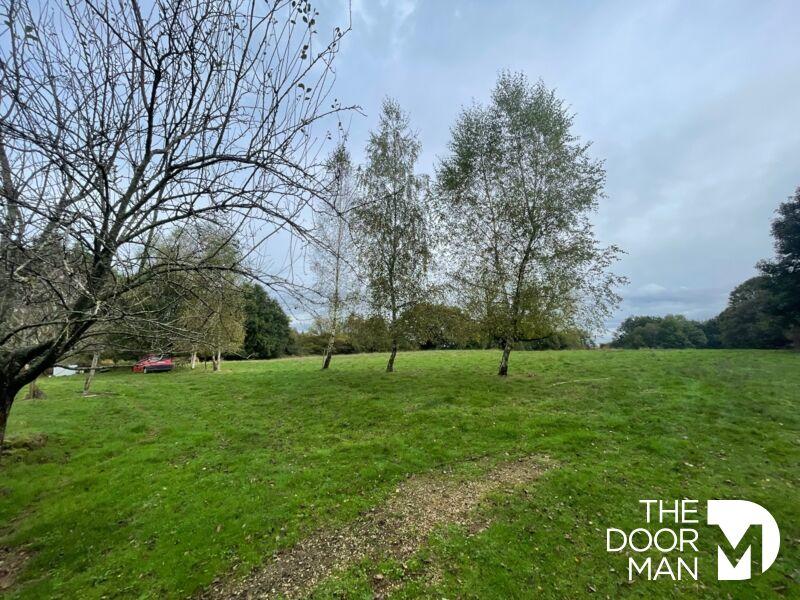 Propriété - 240 m² - 8 pièces